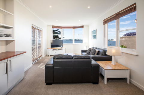 Bay 10 - Suites And Apartments - Dentist Find 33