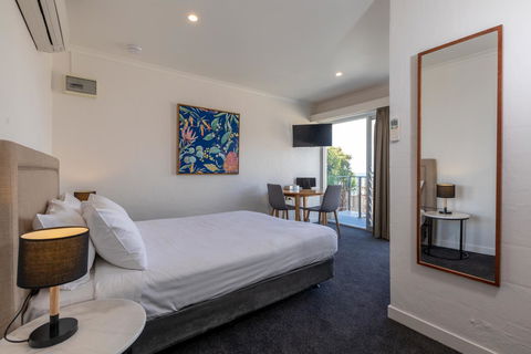 Bay 10 - Suites And Apartments - Dentist Find 13