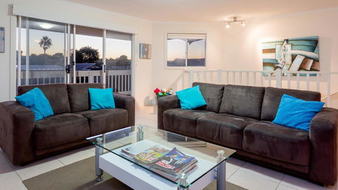 Rocks Beach House Victor Harbor - Dentist Find 5