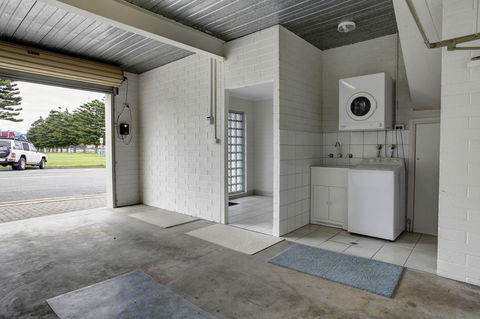Tasman Beachside Apartments - Dentist Find 11
