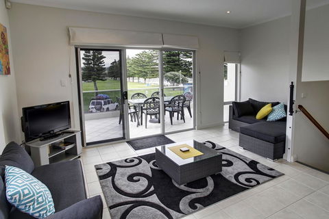 Tasman Beachside Apartments - Dentist Find 4