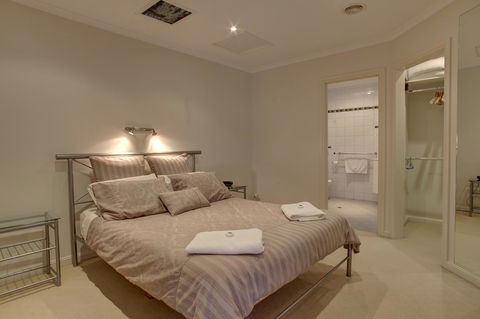 Tasman Beachside Apartments - Dentist Find 6