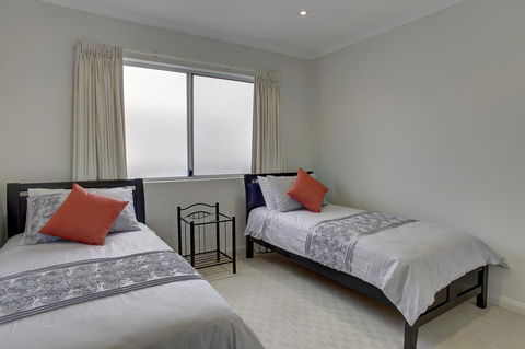 Tasman Beachside Apartments - Dentist Find 9