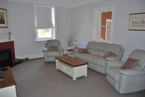 Jacaranda Cottage - Dentist Find 6