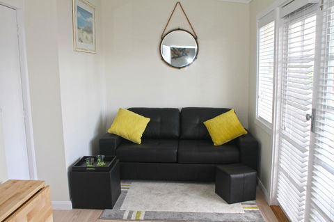 Smugglers Inn Studio Apartments - Dentist Find 11