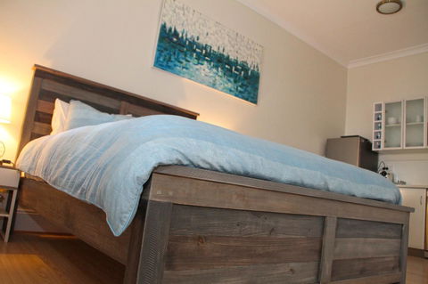 Smugglers Inn Studio Apartments - Dentist Find 9