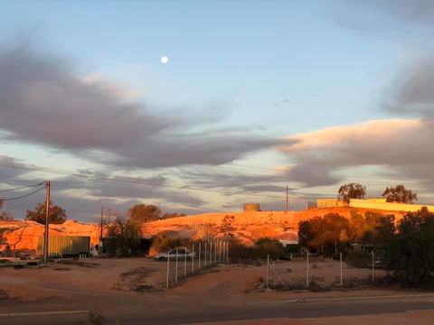 Aussie Opal Diggers Outback Retreat-Undergound - Dentist Search 3