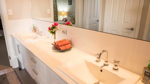 Rezare House Bed & Breakfast - Dentist Find 21