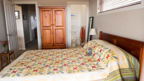 Rezare House Bed & Breakfast - Dentist Find 14