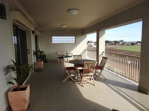 Rezare House Bed & Breakfast - Dentist Find 18