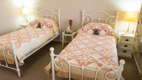 Rezare House Bed & Breakfast - Dentist Find 7