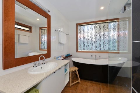 Trafalgar Premium Vintage Suites - Dentist Find 5