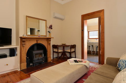 Trafalgar Premium Vintage Suites - Dentist Find 18