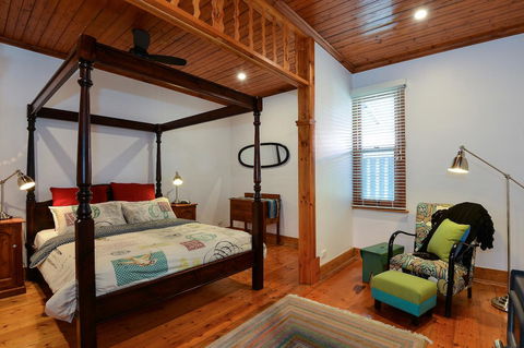 Trafalgar Premium Vintage Suites - Dentist Find 10