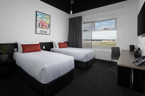 Rydges Pit Lane - Dentist Find 32