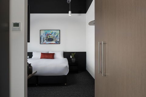 Rydges Pit Lane - Dentist Find 24