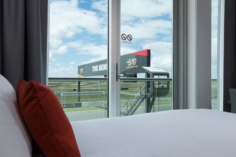 Rydges Pit Lane - Dentist Find 22