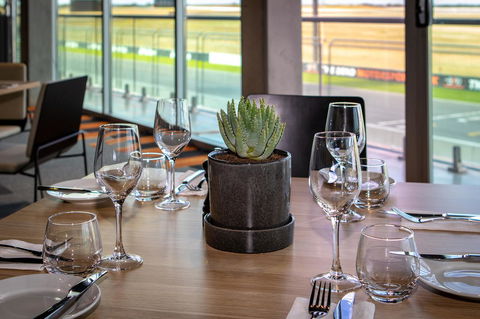 Rydges Pit Lane - Dentist Find 37