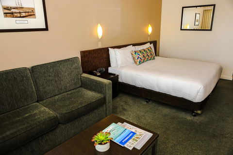 Port Lincoln Hotel - Dentist Find 6