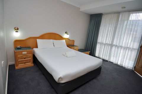 Hilton Motel - Dentist Find 24