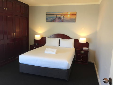 Hilton Motel - Dentist Find 8