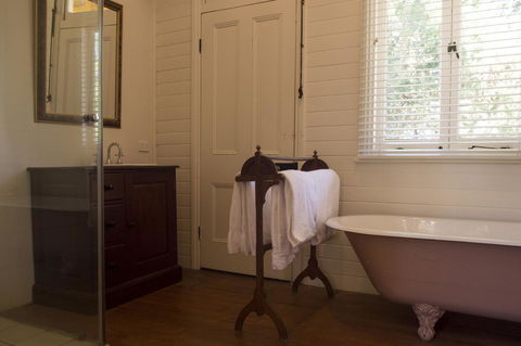 Hillview Heritage Hotel - Dentist Find 5