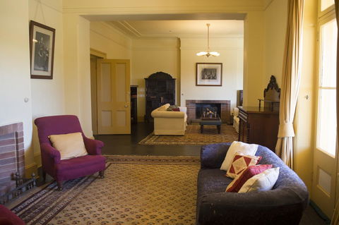 Hillview Heritage Hotel - Dentist Find 11