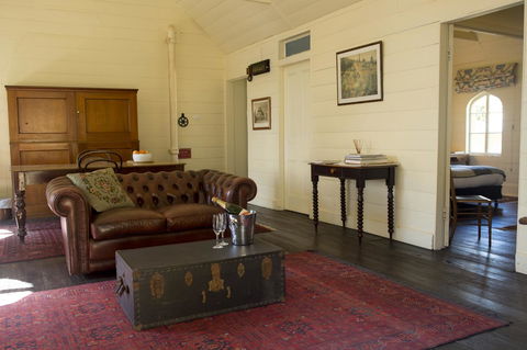 Hillview Heritage Hotel - Dentist Find 28
