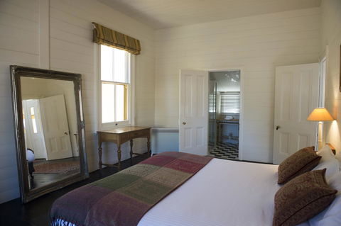 Hillview Heritage Hotel - Dentist Find 21