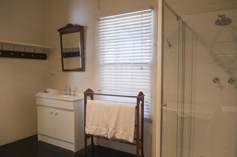 Hillview Heritage Hotel - Dentist Find 16