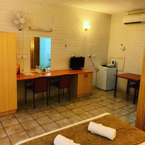 Pine Tree Motel - Dentist Find 20