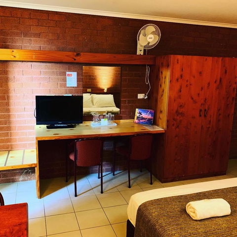 Pine Tree Motel - Dentist Find 30