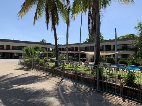 Pine Tree Motel - Dentist Find 2