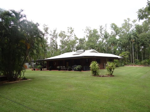 DARWIN'S SHADY ACRES RETREAT - Dentist Find 0