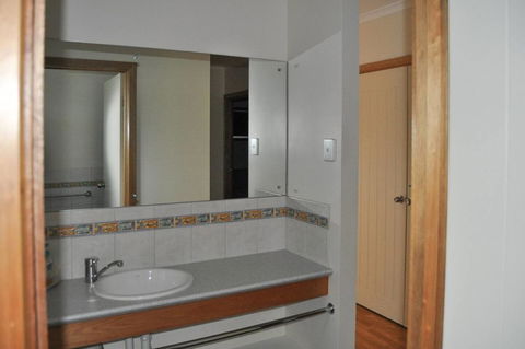 Rest A Shore Coffin Bay - Dentist Search 8