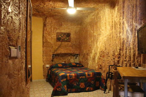 The Underground Motel - Dentist Find 5