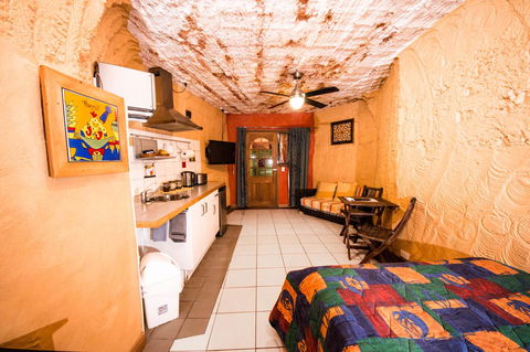 The Underground Motel - Dentist Find 18