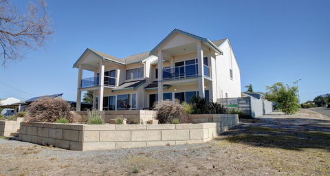 Bay Bliss - Dentist Search 4