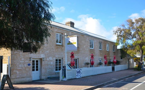 Caledonian Inn - Dentist Search 28