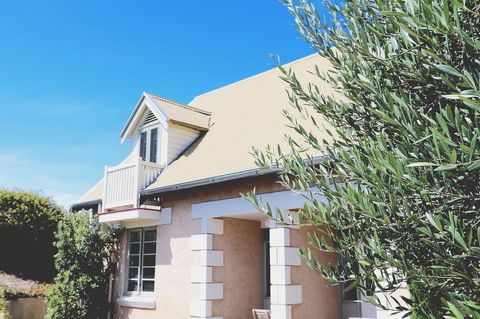 Caledonian Inn - Dentist Search 13