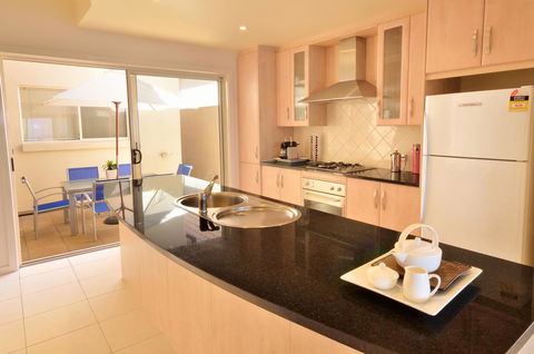 Adelaide Luxury Beach House - Dentist Find 26