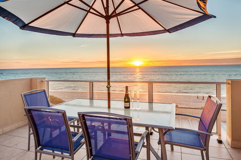 Adelaide Luxury Beach House - Dentist Find 9