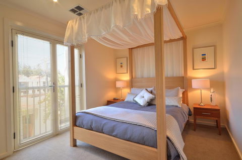 Adelaide Luxury Beach House - Dentist Find 35