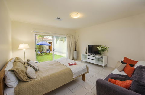 Adelaide Luxury Beach House - Dentist Find 33
