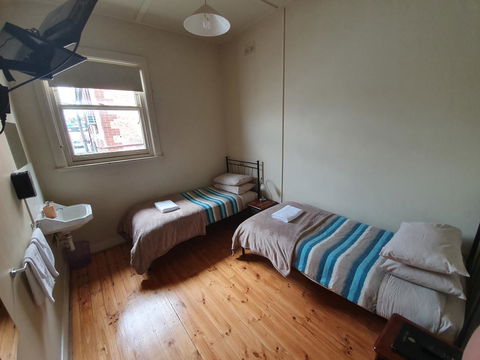 Pier Hotel - Dentist Find 25