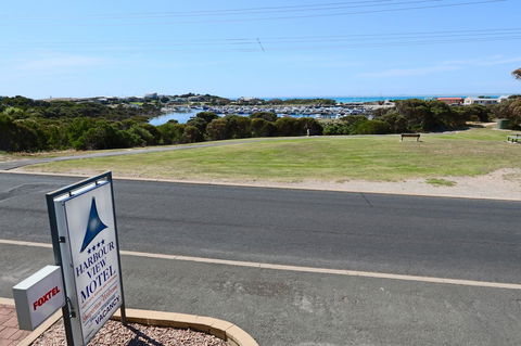Harbour View Motel - Dentist Find 9