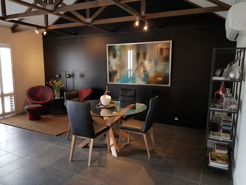Irongate Studio B&B - Dentist Find 0