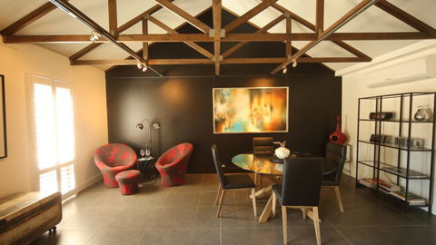 Irongate Studio B&B - Dentist Find 15