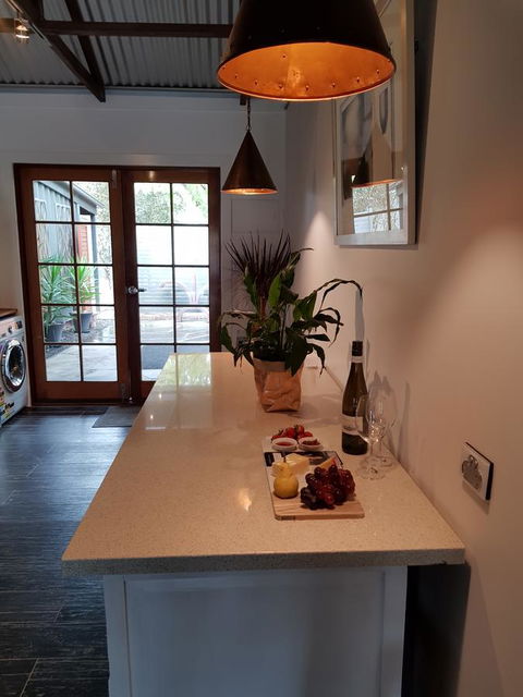 Irongate Studio B&B - Dentist Find 6