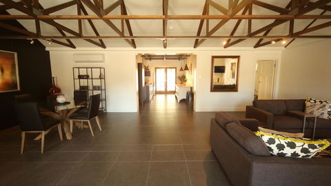 Irongate Studio B&B - Dentist Find 1